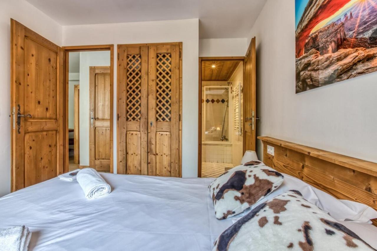 Villa Vallet- Newly Renovated 2 Bedroom Nestled Just Off The Main Street Chamonix Buitenkant foto
